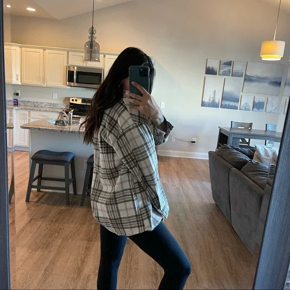 Oatmeal Blush Plaid Shacket - Picture 4 of 9